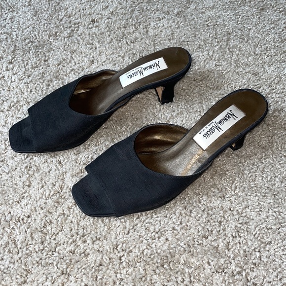 Neiman Marcus slip on low heel black - size 7M - Picture 2 of 5